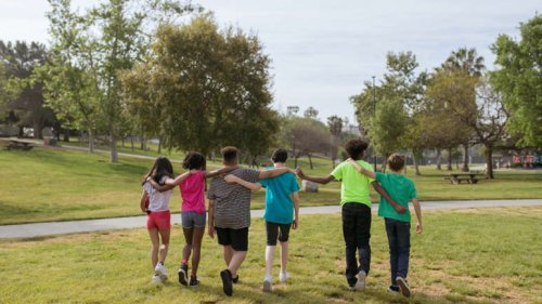 6 Types of People Children Should Avoid Befriending — And How to Find True Friends