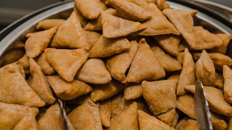 🥗 Wholesome Indian Bites: 6 Guilt-Free Snacks You’ll Love