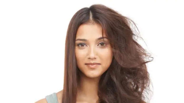 🌸 6 Natural Remedies to Revive Dry, Frizzy Hair